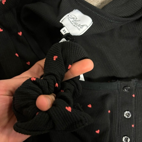 Plush | Thermal Heart Pajama Set Plus Scrunchie Black Hearts Size XS Gift - Picture 8 of 9